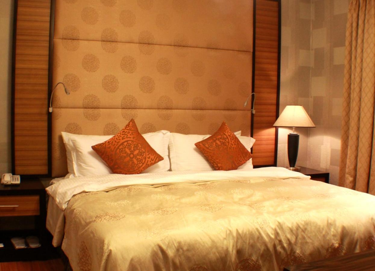 The Royal Mandaya Hotel Davao City Buitenkant foto