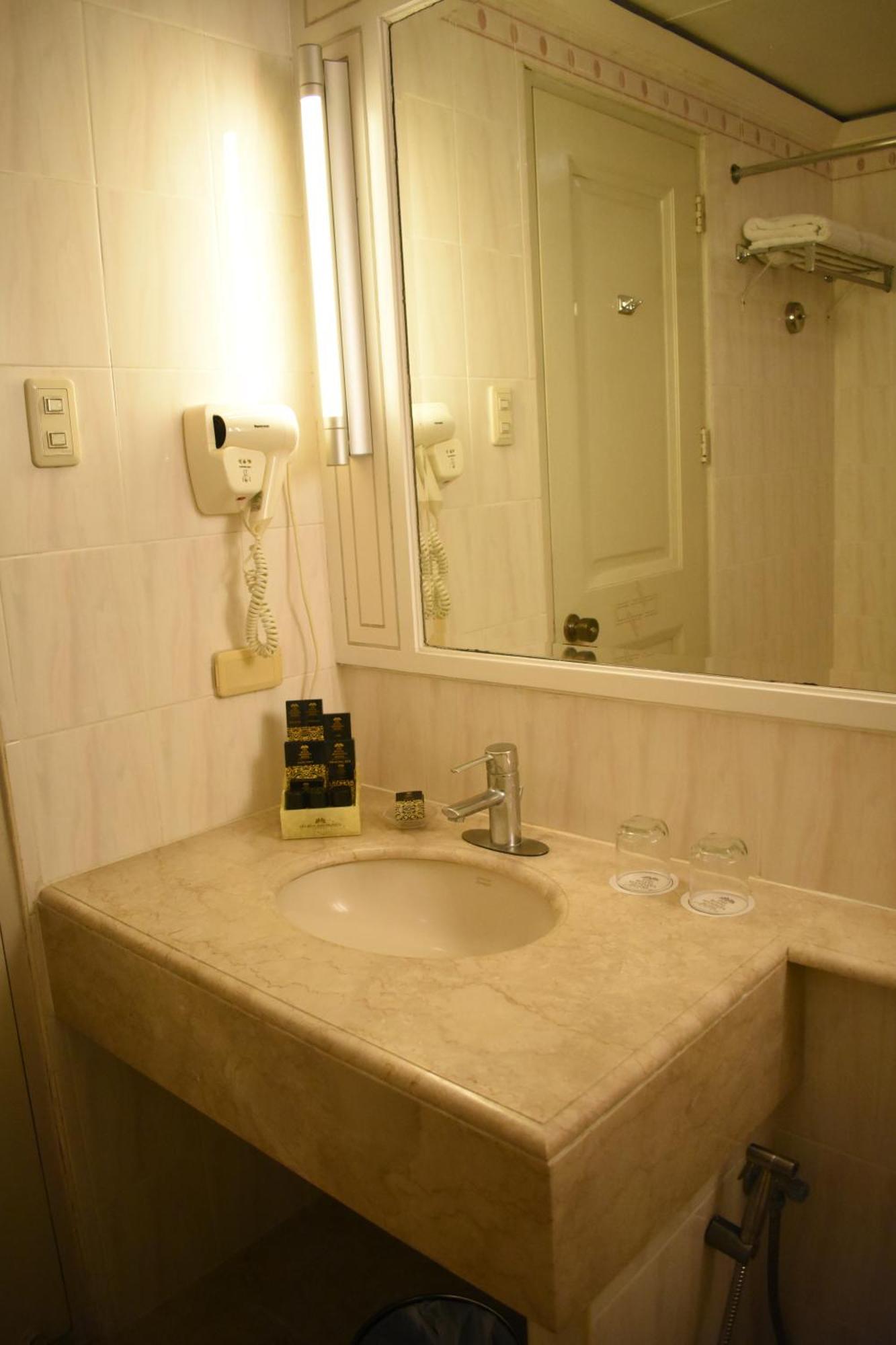 The Royal Mandaya Hotel Davao City Buitenkant foto