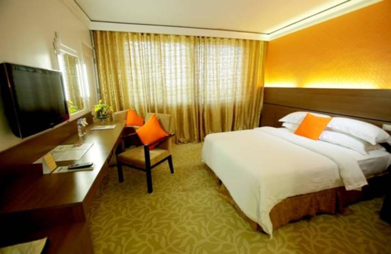 The Royal Mandaya Hotel Davao City Buitenkant foto