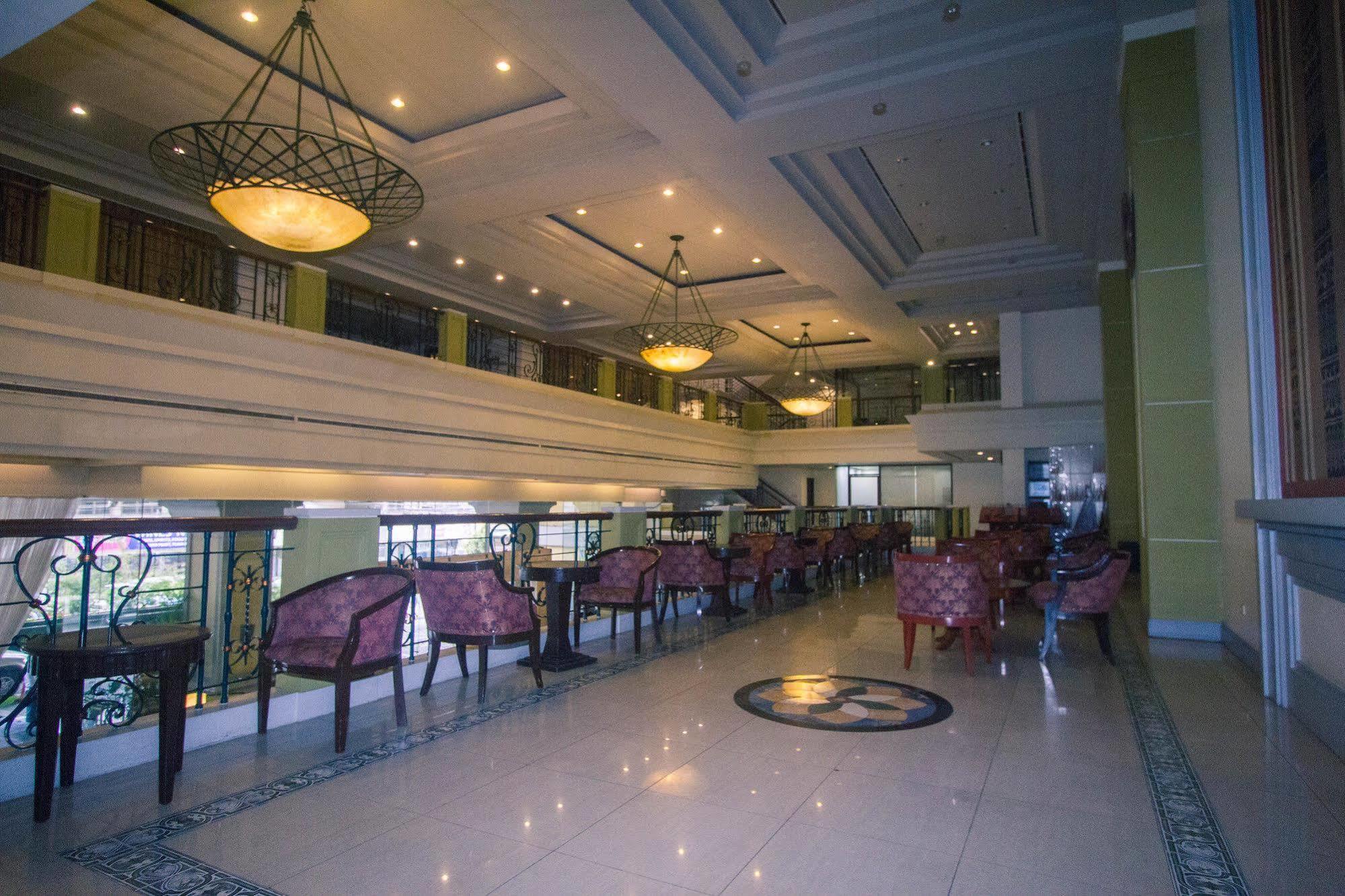 The Royal Mandaya Hotel Davao City Buitenkant foto