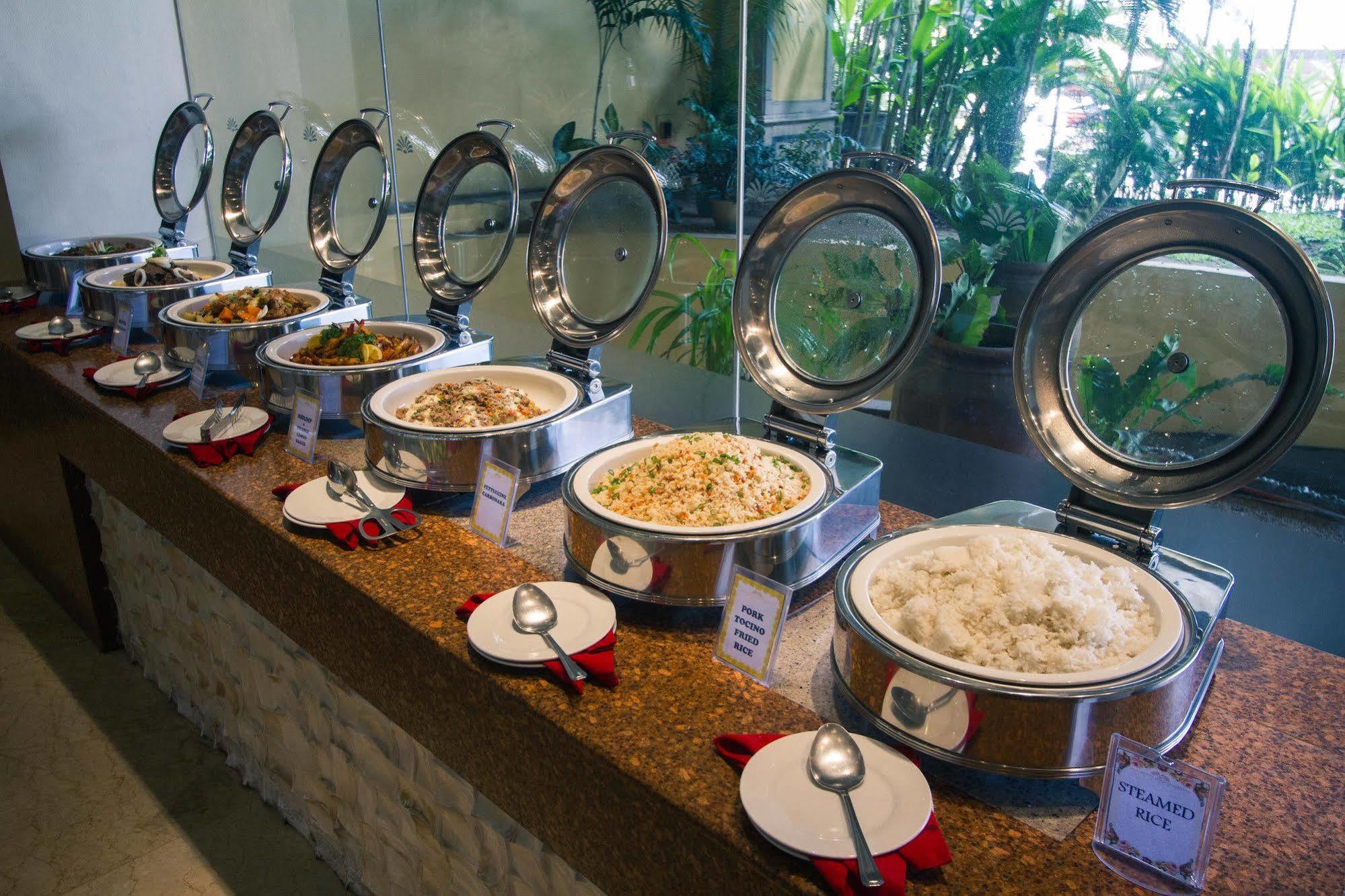 The Royal Mandaya Hotel Davao City Buitenkant foto