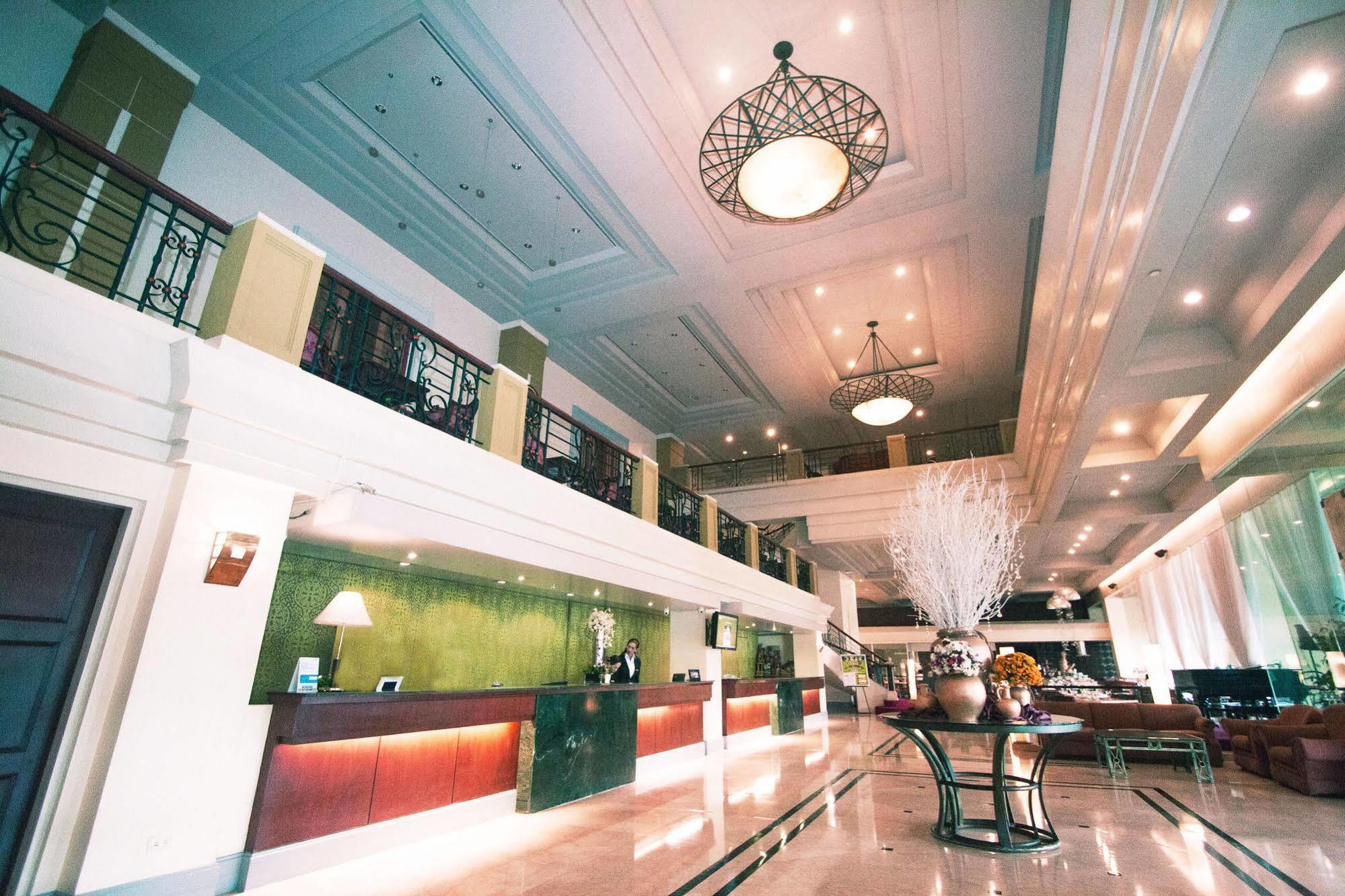 The Royal Mandaya Hotel Davao City Buitenkant foto