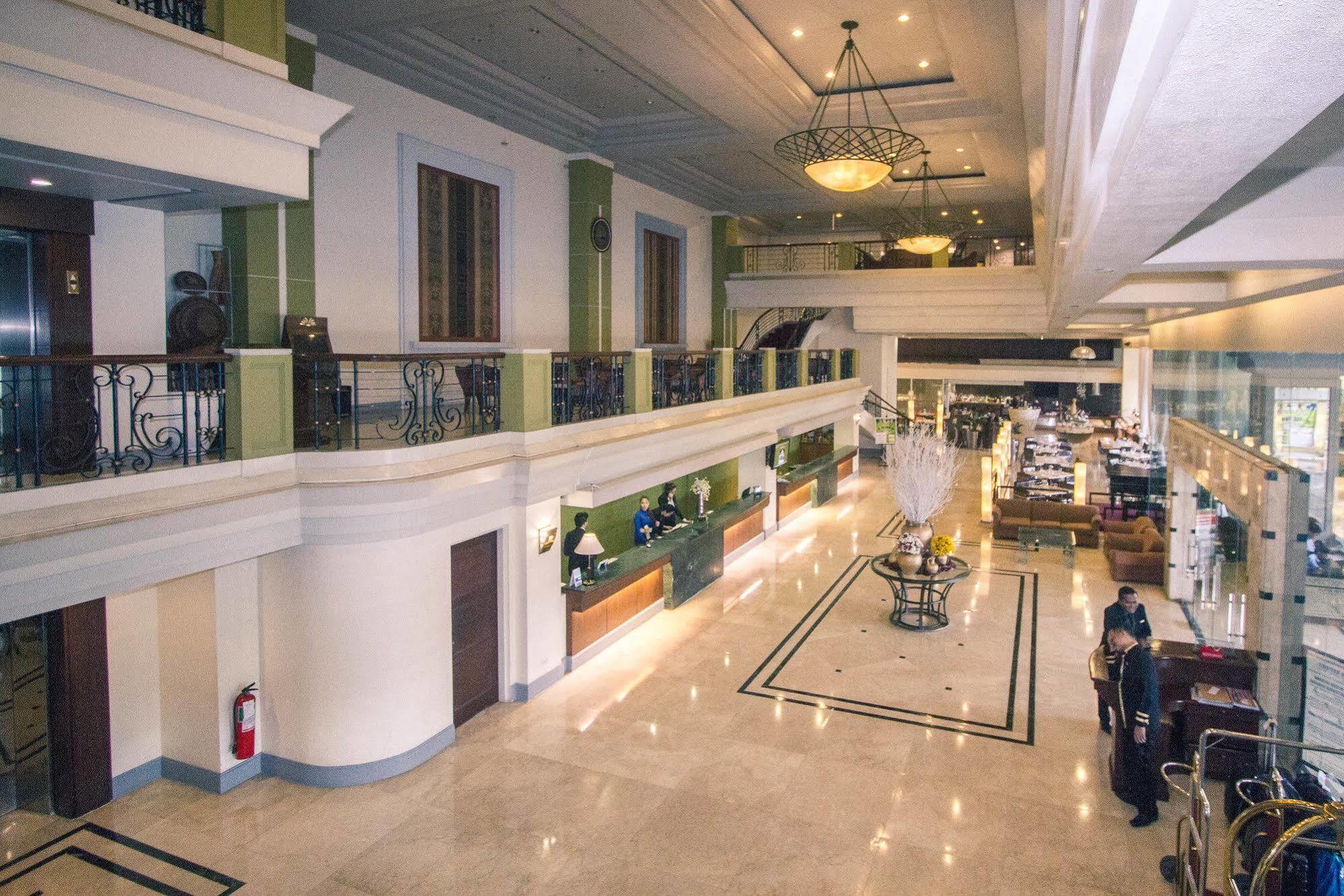 The Royal Mandaya Hotel Davao City Buitenkant foto