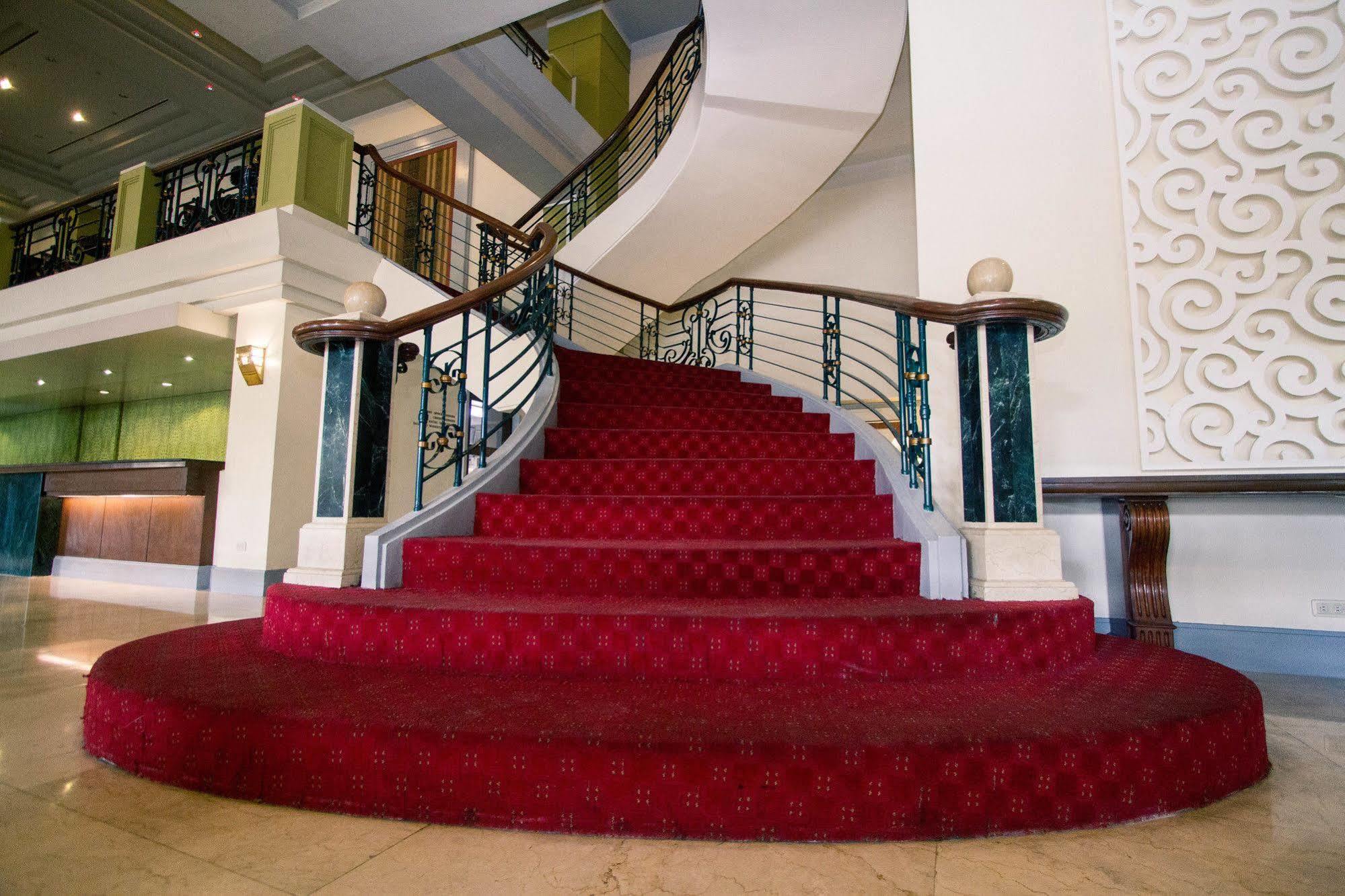The Royal Mandaya Hotel Davao City Buitenkant foto