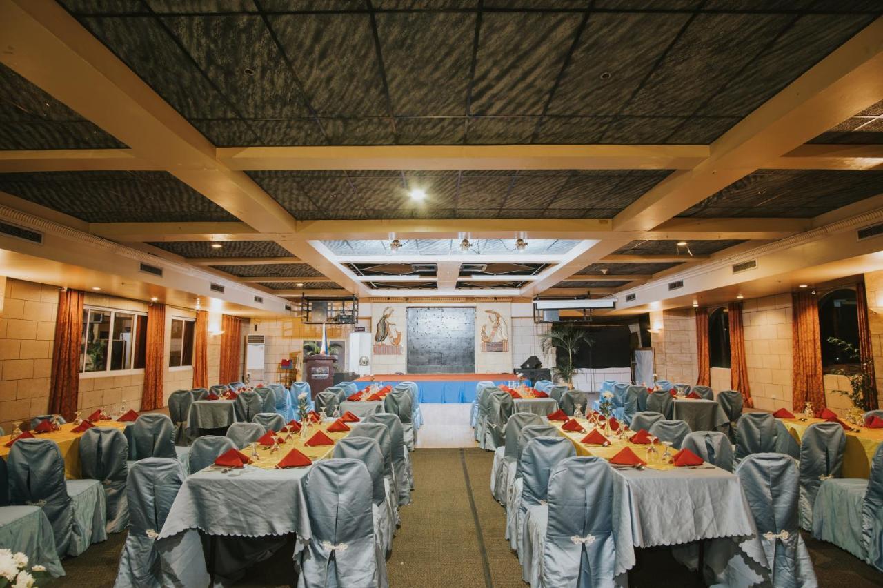 The Royal Mandaya Hotel Davao City Buitenkant foto