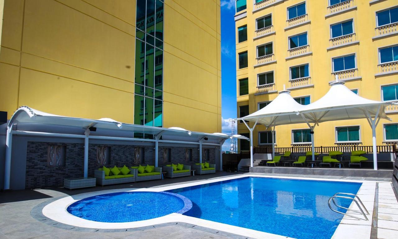 The Royal Mandaya Hotel Davao City Buitenkant foto