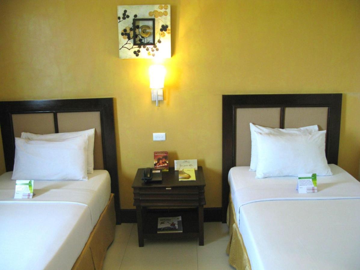 The Royal Mandaya Hotel Davao City Buitenkant foto