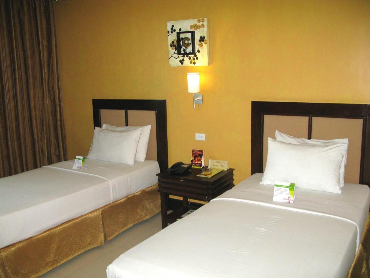 The Royal Mandaya Hotel Davao City Buitenkant foto