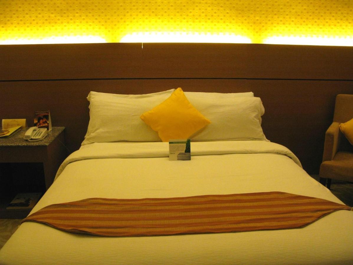 The Royal Mandaya Hotel Davao City Buitenkant foto